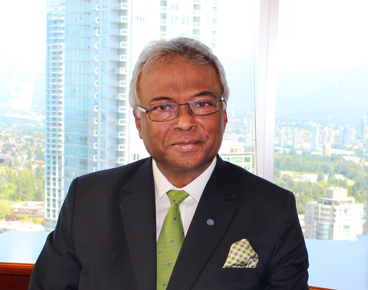 Dr. Armoogum Parsuramen